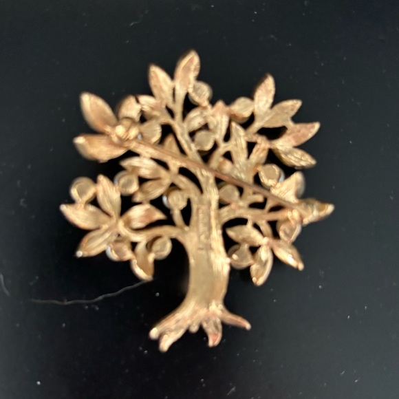 Vintage Trifari Gold Tone Brooch - Picture 2 of 2